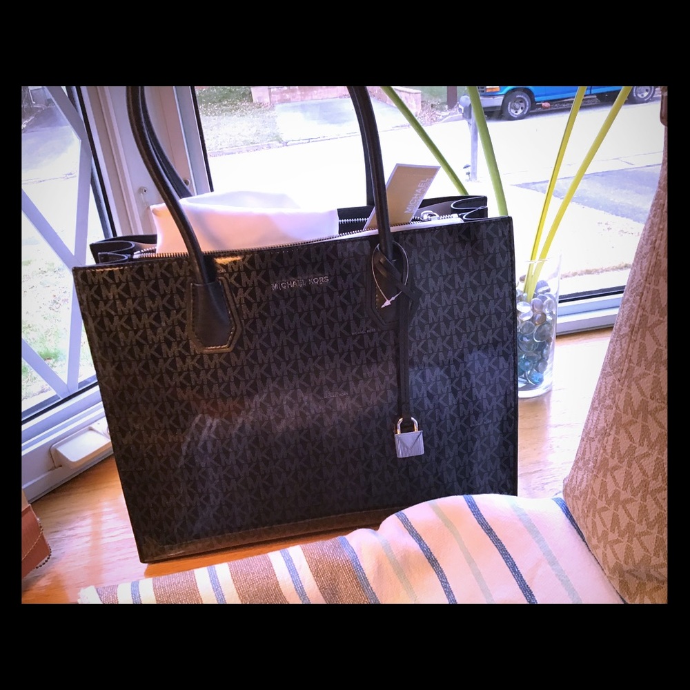 NWT Michael Kors XL “MERCER” tote